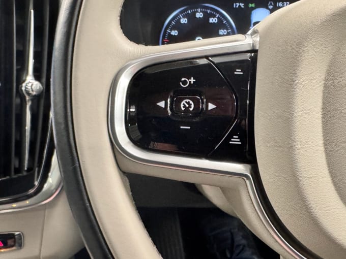 2025 Volvo V90