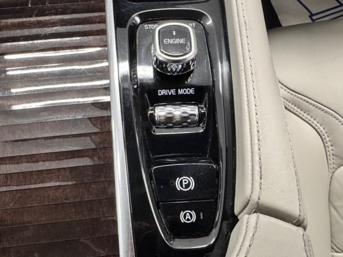 2025 Volvo V90