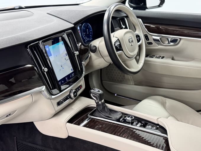 2025 Volvo V90
