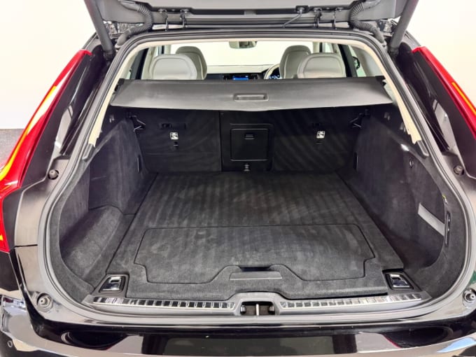 2025 Volvo V90