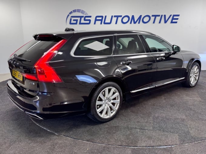 2025 Volvo V90