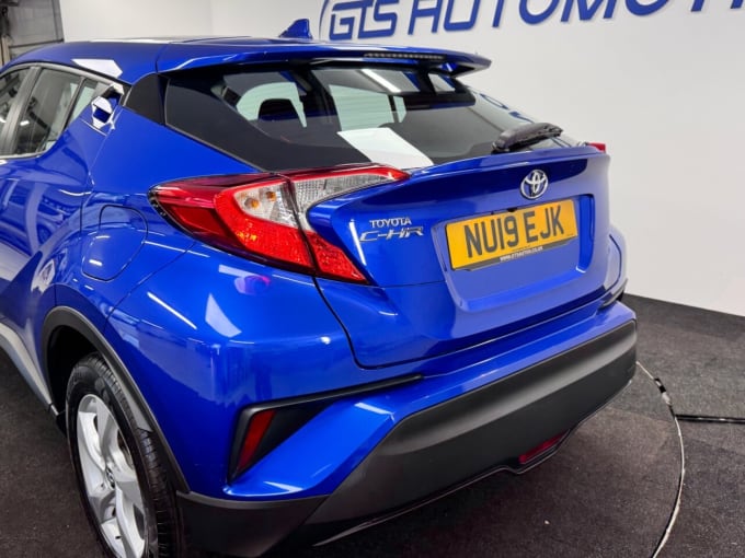 2025 Toyota C-hr