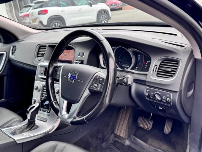 2025 Volvo V60
