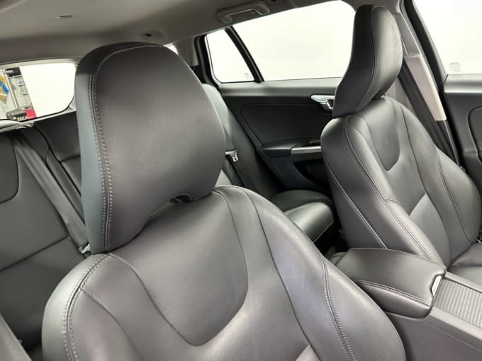 2025 Volvo V60