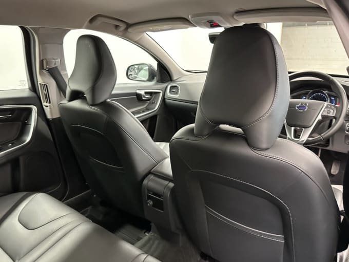 2025 Volvo V60