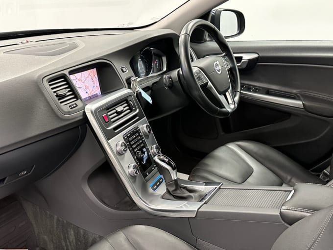 2025 Volvo V60
