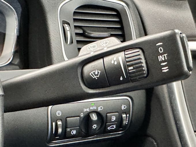 2025 Volvo V60