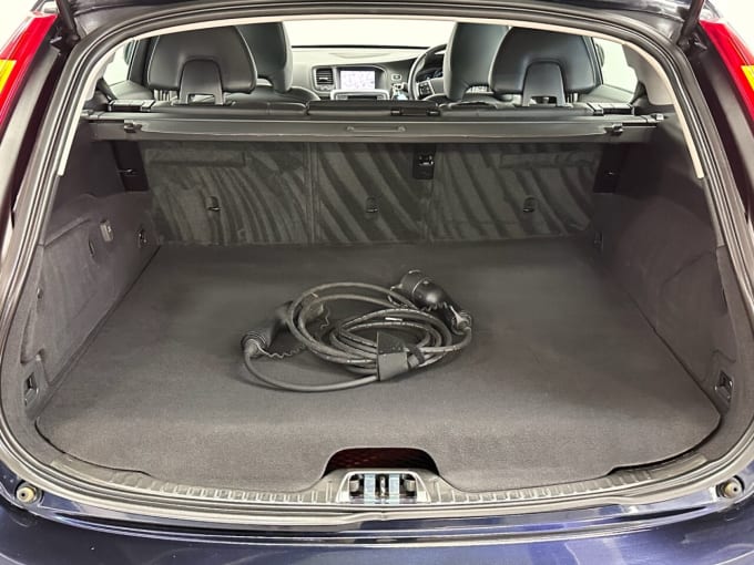 2025 Volvo V60