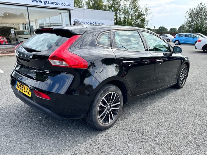 2025 Volvo V40