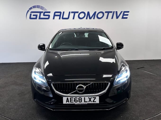 2025 Volvo V40