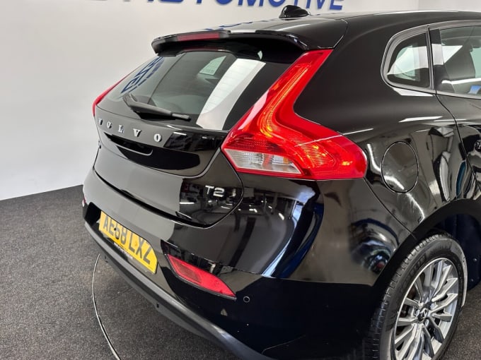 2025 Volvo V40