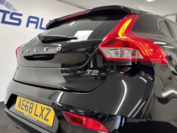 2025 Volvo V40