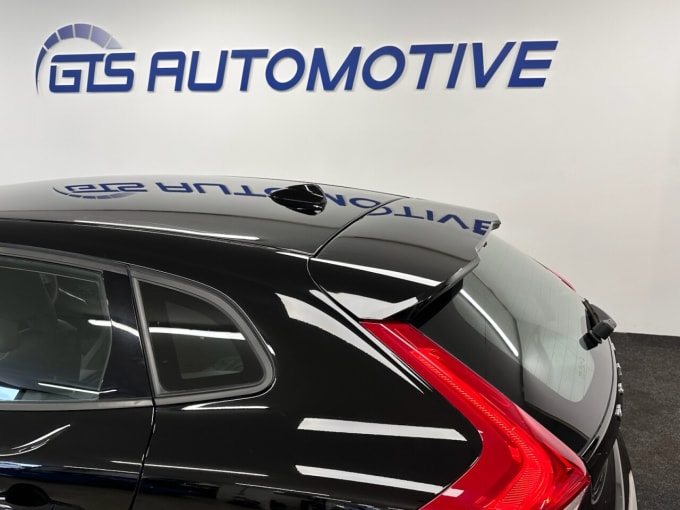 2025 Volvo V40