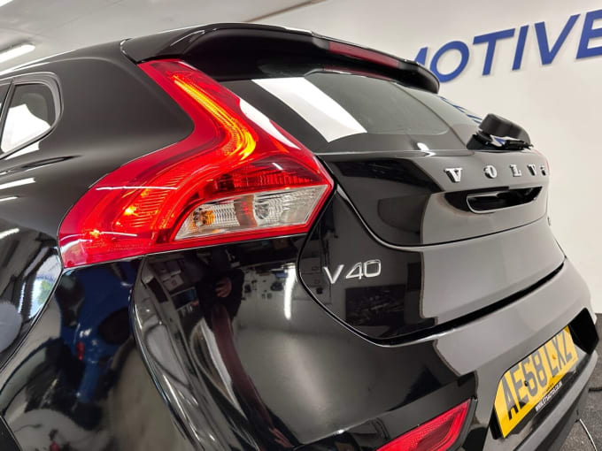 2025 Volvo V40