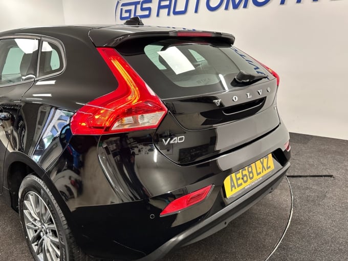 2025 Volvo V40