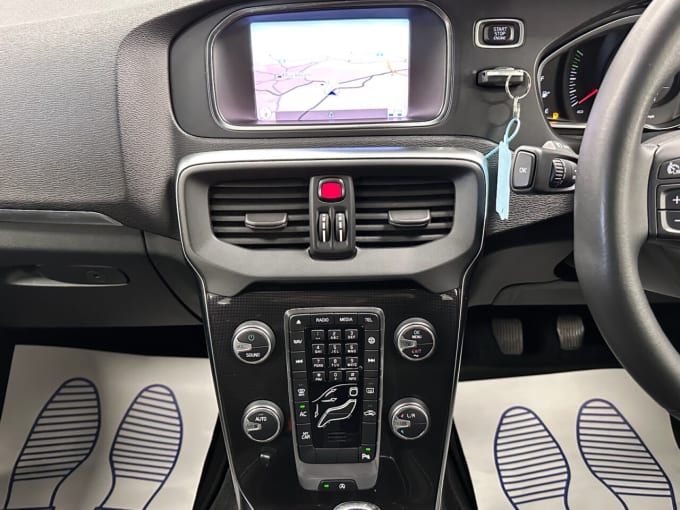 2025 Volvo V40