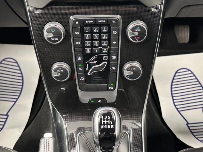 2025 Volvo V40