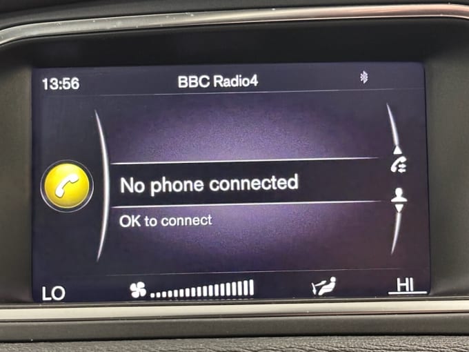 2025 Volvo V40