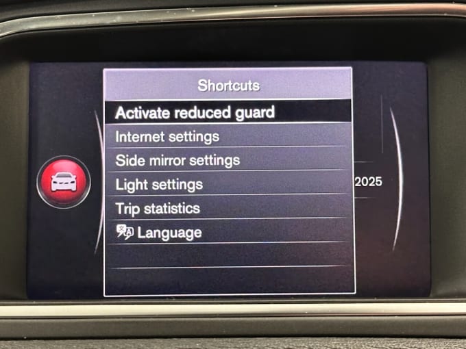 2025 Volvo V40