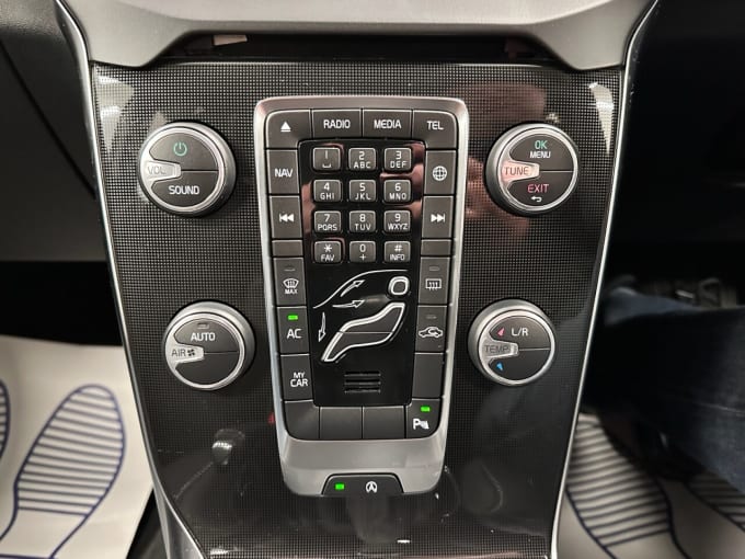 2025 Volvo V40