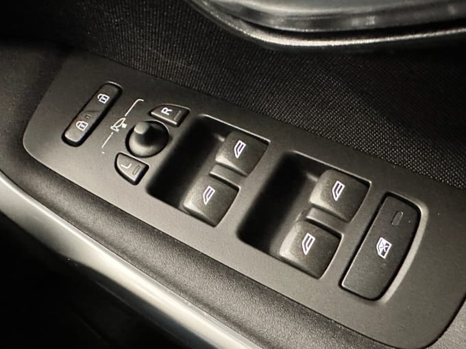 2025 Volvo V40