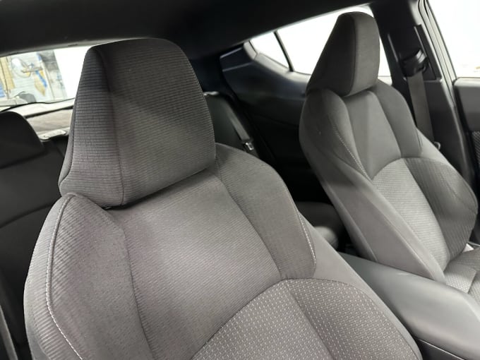 2025 Toyota C-hr
