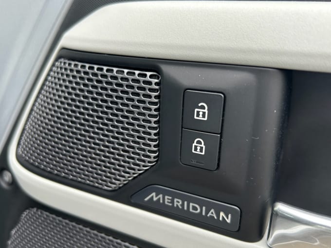 2025 Land Rover Defender