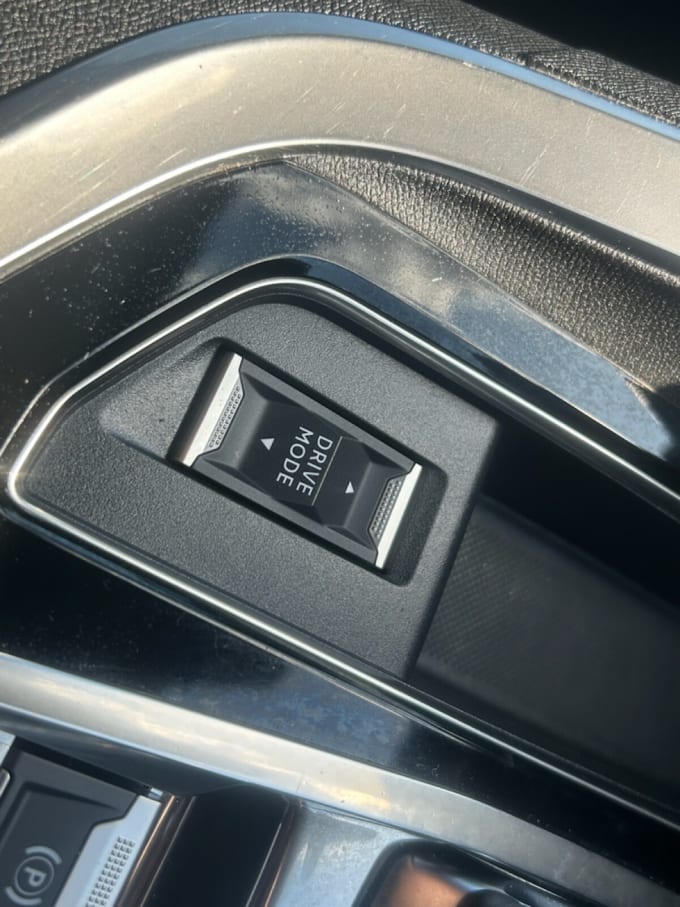 2025 Peugeot 5008