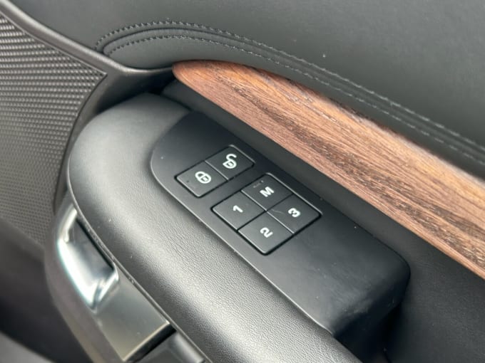 2025 Land Rover Discovery