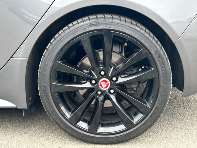 2025 Jaguar Xe