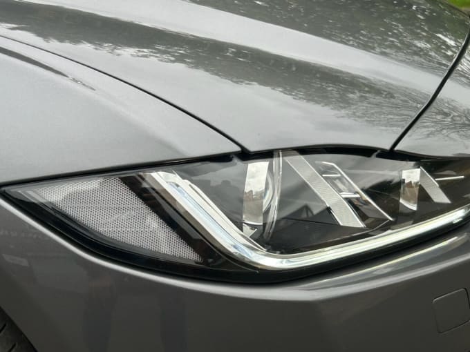 2025 Jaguar Xe
