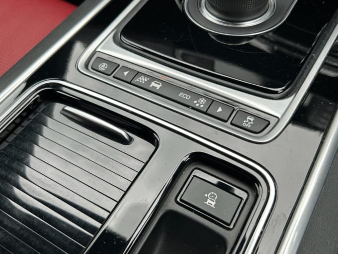 2025 Jaguar Xe