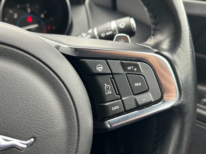 2025 Jaguar Xe