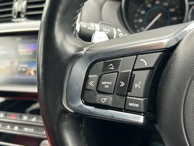 2025 Jaguar Xe