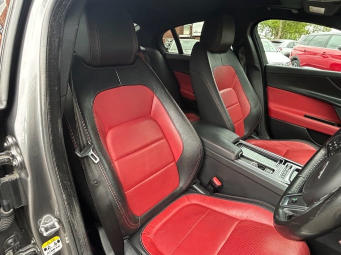 2025 Jaguar Xe