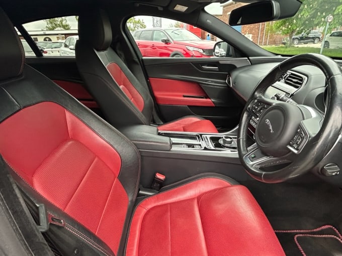 2025 Jaguar Xe