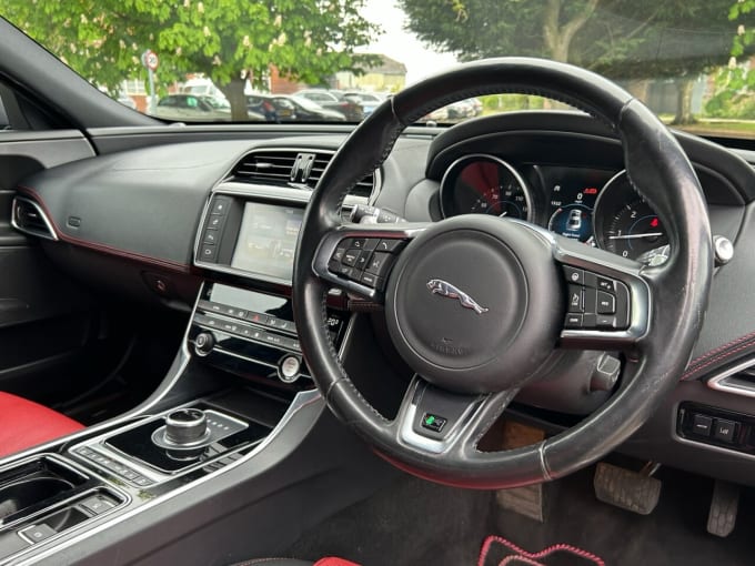 2025 Jaguar Xe