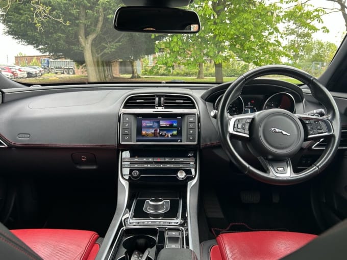 2025 Jaguar Xe