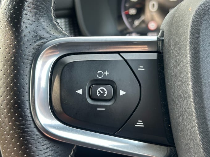 2025 Volvo Xc40