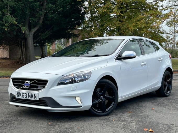 2025 Volvo V40