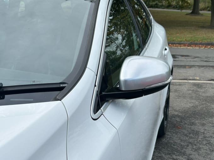 2025 Volvo V40