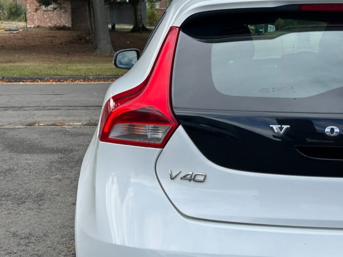 2025 Volvo V40
