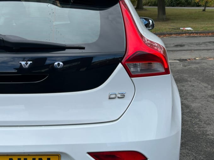 2025 Volvo V40