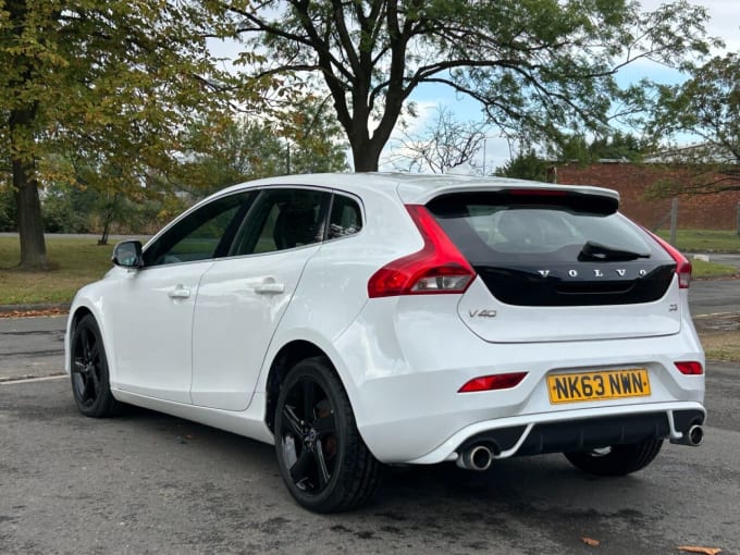 2025 Volvo V40