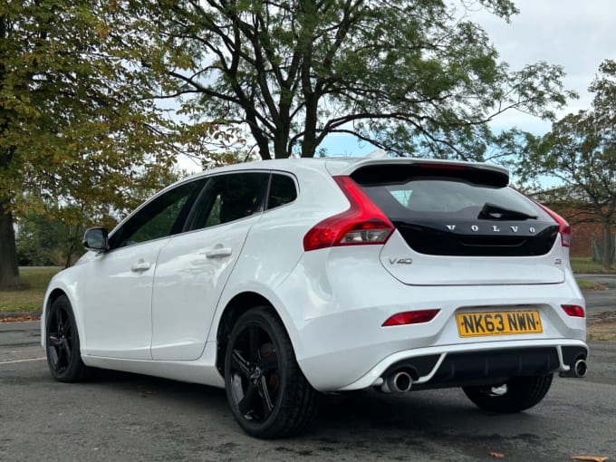 2025 Volvo V40