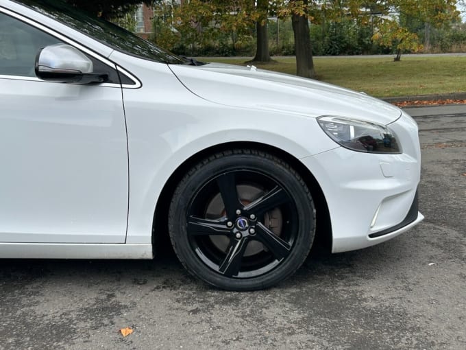 2025 Volvo V40