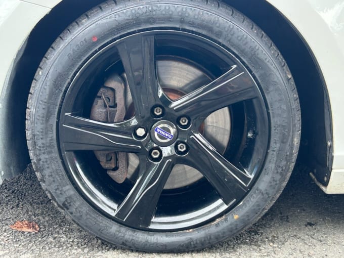 2025 Volvo V40