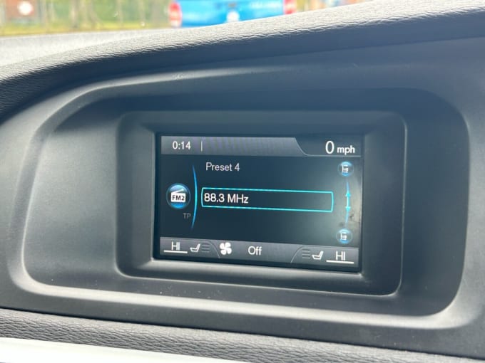 2025 Volvo V40