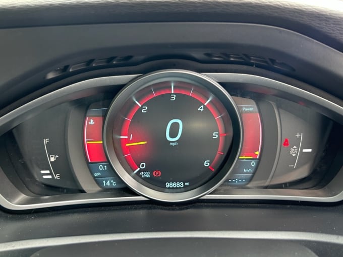 2025 Volvo V40