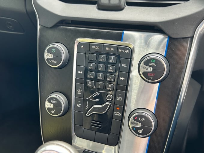 2025 Volvo V40